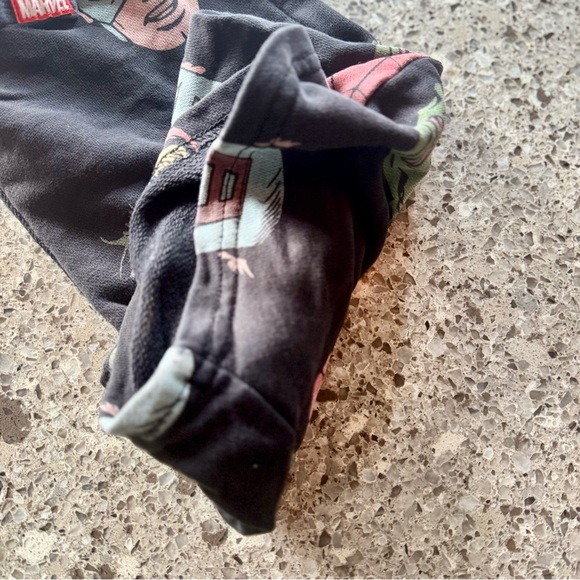 H&M Kids' Black MARVEL Graphic Shorts l Size:6 - Picture 7 of 9